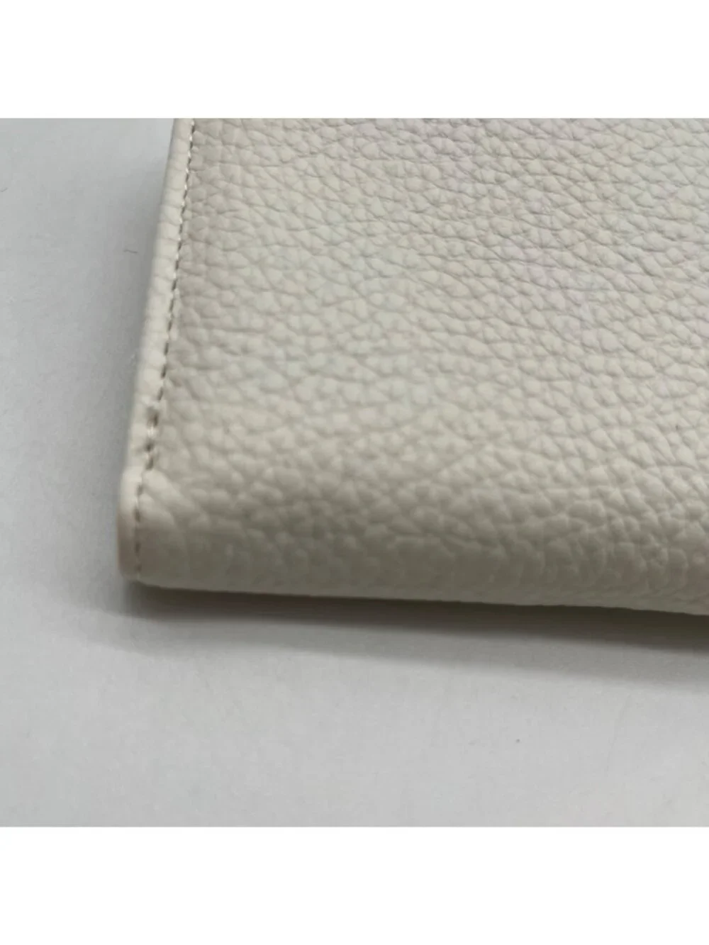 London Fog White Pebbled Faux Leather Wallet